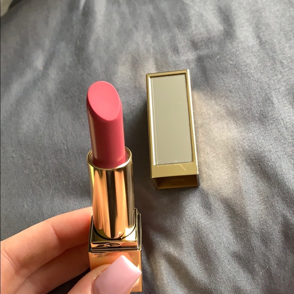 Estée Lauder lipstick in shade 220 “Powerful”